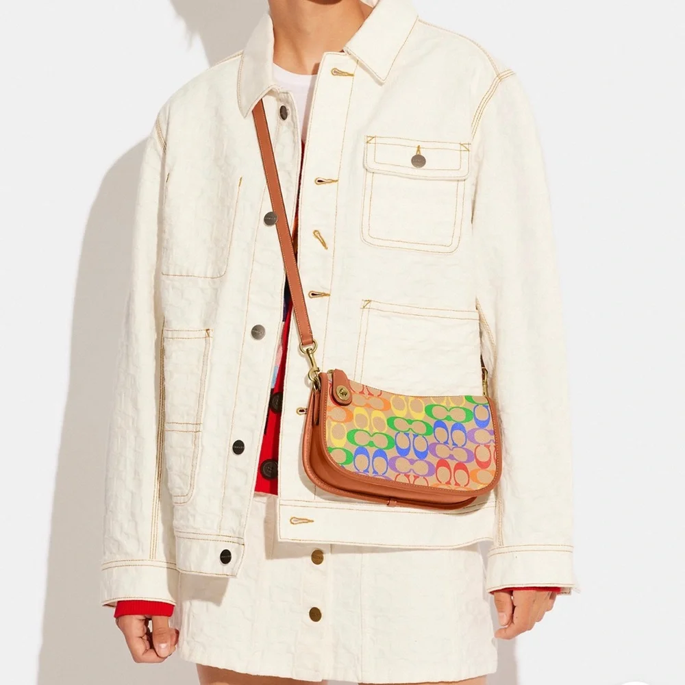 CA100 - Coach Swinger in Rainbow Signature Canvas - Picture 12 of 12